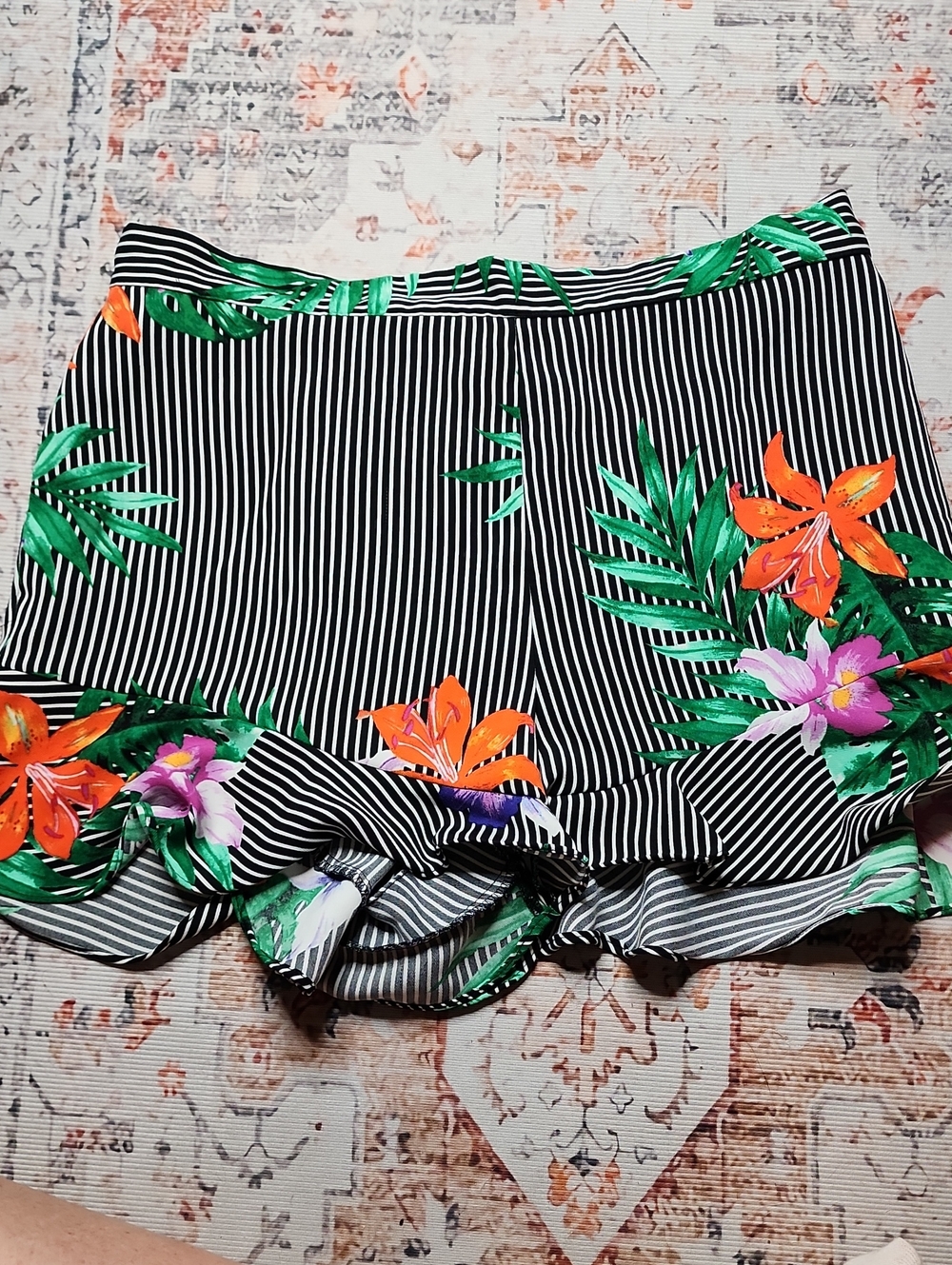Striped Tropical Floral Womenβs Shorts - Black & Green